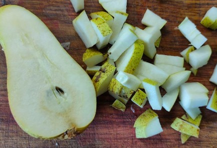 Фото шага рецепта Творожная галета с грушей и вишней 189840 шаг 14  