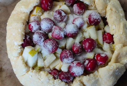 Фото шага рецепта Творожная галета с грушей и вишней 189840 шаг 18  