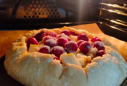 Фото шага рецепта Творожная галета с грушей и вишней 189840 шаг 19  