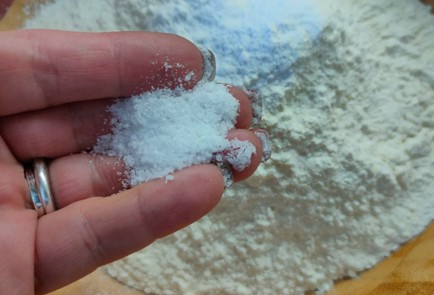 Фото шага рецепта Творожная галета с грушей и вишней 189840 шаг 6  