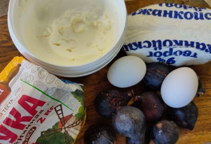 Фото шага рецепта Творожная галета с инжиром 189923 шаг 1  