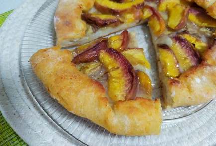 Фото шага рецепта Творожная галета с персиком и бананом 189838 шаг 11  