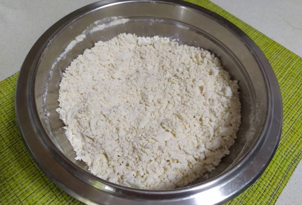 Фото шага рецепта Творожная галета с персиком и бананом 189838 шаг 2  