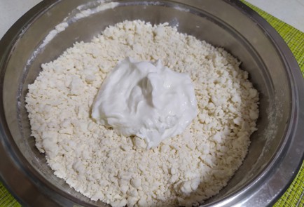 Фото шага рецепта Творожная галета с персиком и бананом 189838 шаг 3  