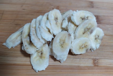 Фото шага рецепта Творожная галета с персиком и бананом 189838 шаг 5  