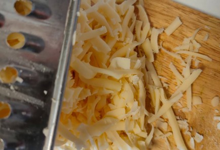 Фото шага рецепта Творожная лепешка с сыром и зеленью 188923 шаг 4  