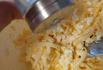 Фото шага рецепта Творожная лепешка с сыром и зеленью 188923 шаг 6  