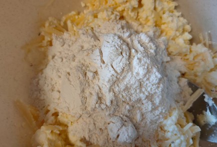 Фото шага рецепта Творожная лепешка с сыром и зеленью 188923 шаг 7  