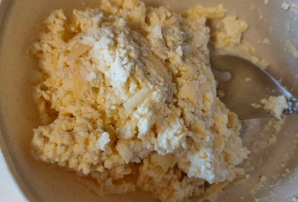 Фото шага рецепта Творожная лепешка с сыром и зеленью 188923 шаг 8  