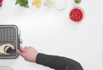 Фото шага рецепта Творожные вафли с клубникой 189434 шаг 10  