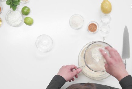 Фото шага рецепта Творожные вафли с клубникой 189434 шаг 3  