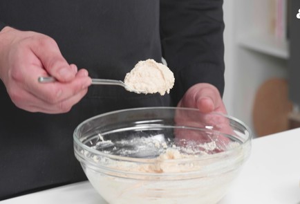 Фото шага рецепта Творожные вафли с клубникой 189434 шаг 6  