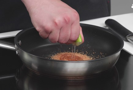 Фото шага рецепта Творожные вафли с клубникой 189434 шаг 8  