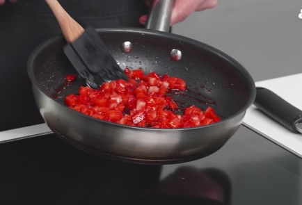 Фото шага рецепта Творожные вафли с клубникой 189434 шаг 9  