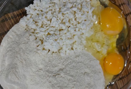 Фото шага рецепта Творожная запеканка с черешней 174241 шаг 2  