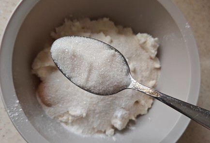 Фото шага рецепта Творожная запеканка с изюмом 176158 шаг 7