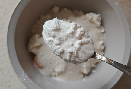 Фото шага рецепта Творожная запеканка с изюмом 176158 шаг 8