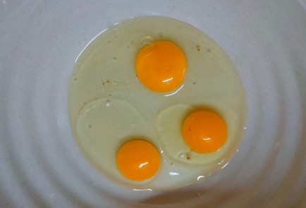 Фото шага рецепта Творожная запеканка с клюквой и лимонной цедрой 176173 шаг 2  