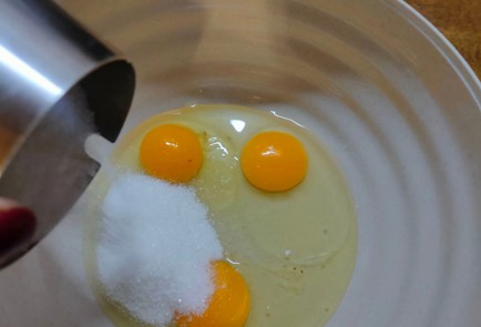 Фото шага рецепта Творожная запеканка с клюквой и лимонной цедрой 176173 шаг 3  