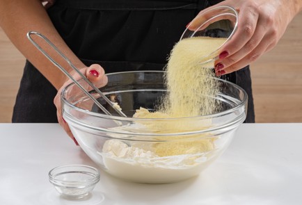 Фото шага рецепта Творожная запеканка с копченой рыбой 174641 шаг 7  