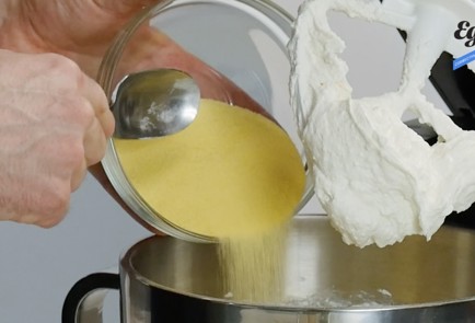 Фото шага рецепта Творожная запеканка с малиной 136762 шаг 2  