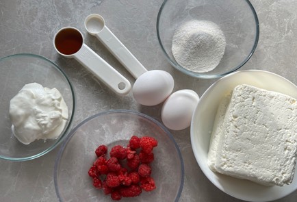 Фото шага рецепта Творожная запеканка с малиной 186995 шаг 1