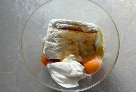 Фото шага рецепта Творожная запеканка с малиной 186995 шаг 4