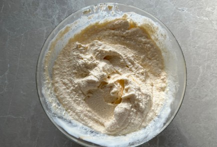 Фото шага рецепта Творожная запеканка с малиной 186995 шаг 5