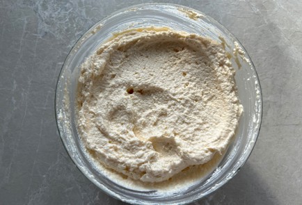 Фото шага рецепта Творожная запеканка с малиной 186995 шаг 7