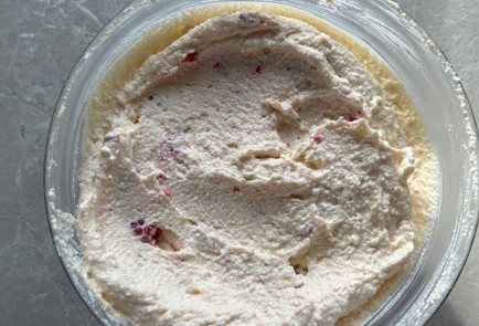 Фото шага рецепта Творожная запеканка с малиной 186995 шаг 9