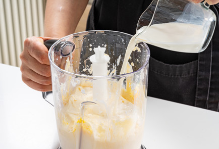 Фото шага рецепта Творожная запеканка с манкой 189327 шаг 4  