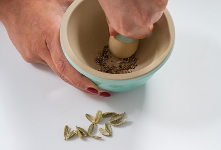 Фото шага рецепта Творожная запеканка с тыквой и кардамоном 174826 шаг 2  