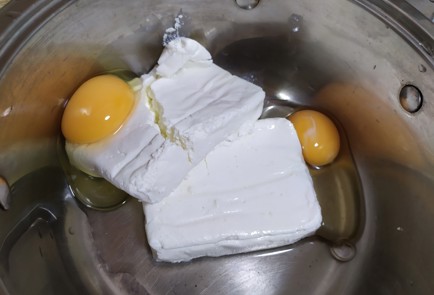 Фото шага рецепта Творожная запеканка с вишней 190126 шаг 1  