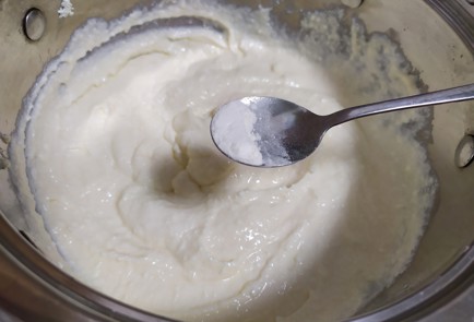 Фото шага рецепта Творожная запеканка с вишней 190126 шаг 4  