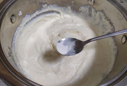 Фото шага рецепта Творожная запеканка с вишней 190126 шаг 5  