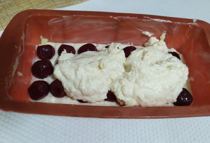 Фото шага рецепта Творожная запеканка с вишней 190126 шаг 9  