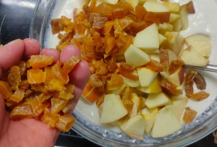 Фото шага рецепта Творожная запеканка с яблоками и курагой 175887 шаг 12  