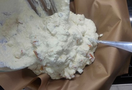 Фото шага рецепта Творожная запеканка с яблоками и курагой 175887 шаг 15  