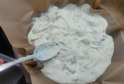 Фото шага рецепта Творожная запеканка с яблоками и курагой 175887 шаг 16  