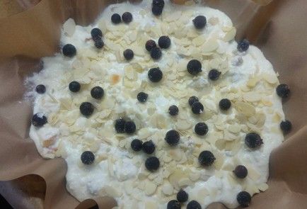 Фото шага рецепта Творожная запеканка с яблоками и курагой 175887 шаг 18  