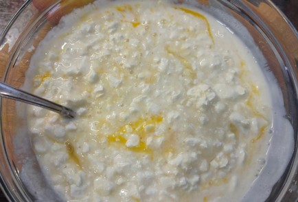 Фото шага рецепта Творожная запеканка с яблоками и курагой 175887 шаг 5  