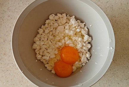 Фото шага рецепта Творожная запеканка с яблоком 190558 шаг 2  