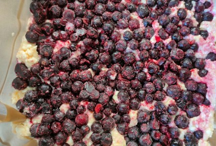 Фото шага рецепта Творожная запеканка со смородиной 189424 шаг 11  