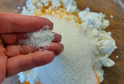 Фото шага рецепта Творожная запеканка со смородиной 189424 шаг 6  