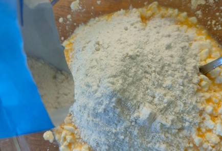 Фото шага рецепта Творожная запеканка со смородиной 189424 шаг 8  