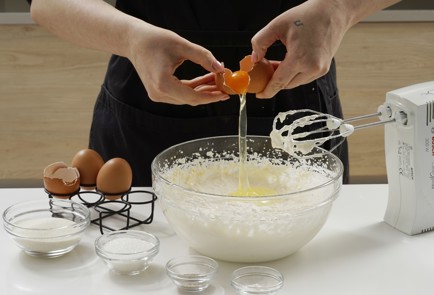 Фото шага рецепта Творожная запеканка в мультиварке 173382 шаг 5  