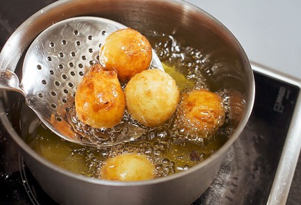 Фото шага рецепта Творожные пончики в сахарной пудре 27368 шаг 4  