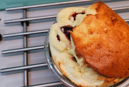 Фото шага рецепта Творожник с черешней 173903 шаг 12  