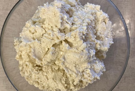 Фото шага рецепта Творожноовсяный манник с клубникой бананом и изюмом 175609 шаг 9  