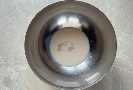 Фото шага рецепта Творожные булочки 187003 шаг 2  